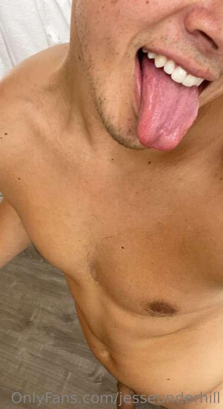 who wants this 🍆🤔