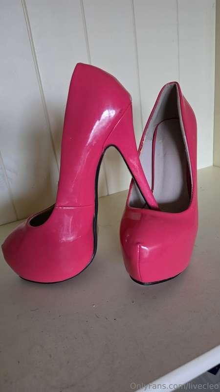 $200 squited in High Heels 🙈