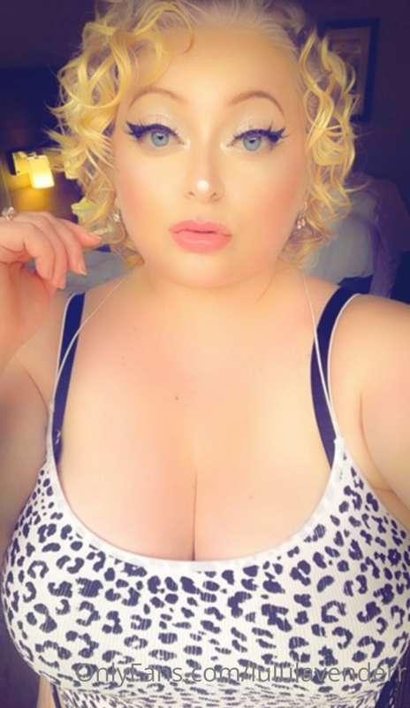 My new Snapchat is sensuallybright ❤️