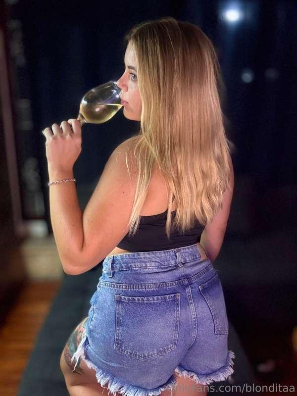 🍷🍇👅