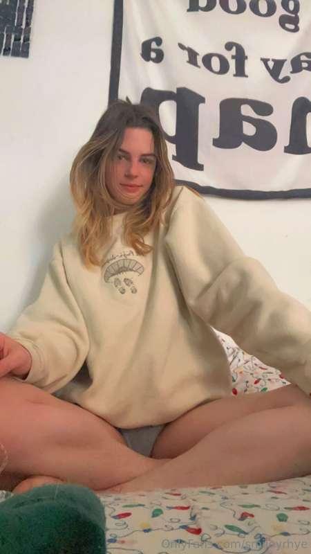 ✨Morning Masturbation✨
I got soooo horny this morning I coul..