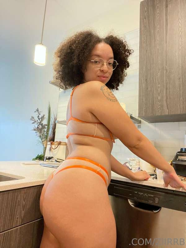 Who wants a snack from the kitchen?😋