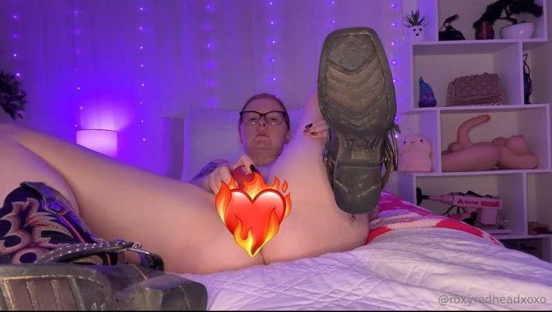 Watch this cowgirl play on her boots 🥵I do a strip tease and..