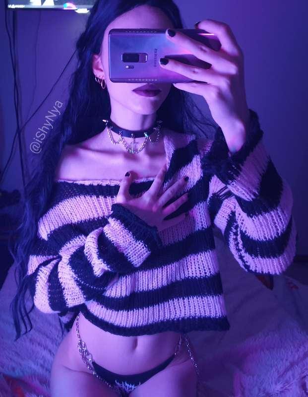Yesterday was a wonderful day, I had a very nice time with my family, thanks to all those who also took part in my birthday, it was so cool!

#tummy #skinny #cute #small #gamergirl #egirl #teen #goth #alt