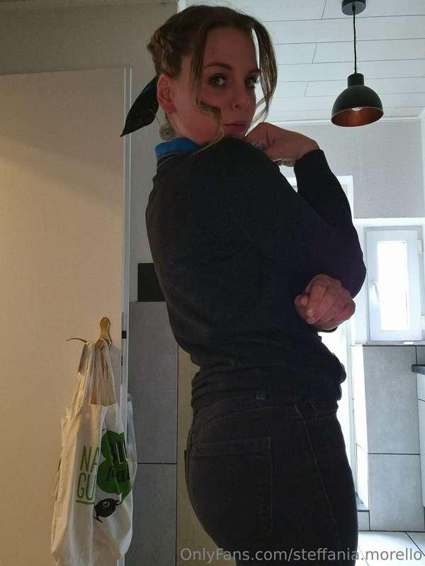 Guten Morgen 🥰 Was machst du schönes ? Lust auf ein heißes F..