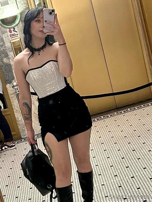 I went out last night and now I can’t sleep 😫 at least girls..