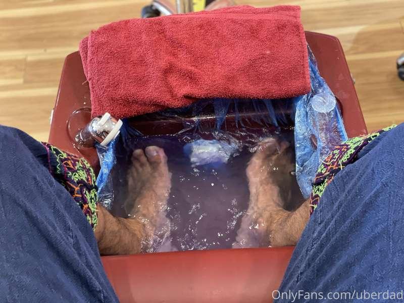 What color do you think I painted my big toe?? 😜
-
Hello!!!!..
