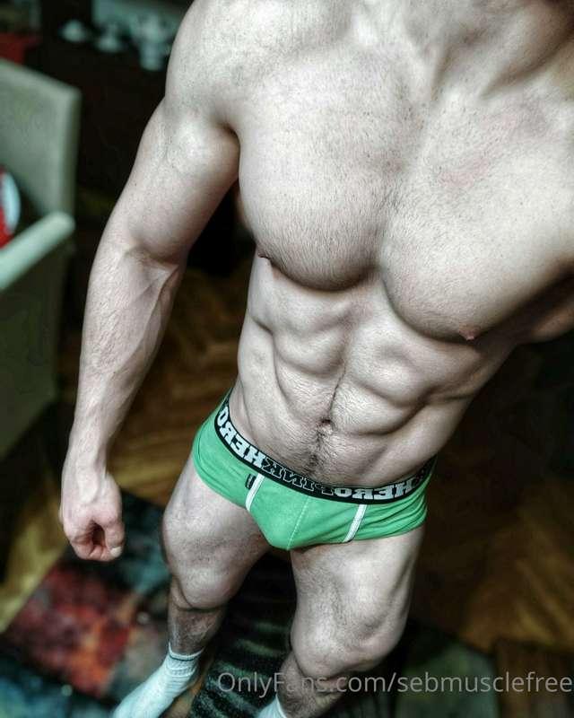 Over 300 naked videos and over 800 photos 😈 subscribe my VIP..