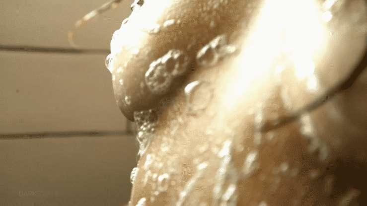 Luana in the Shower (sample GIF)