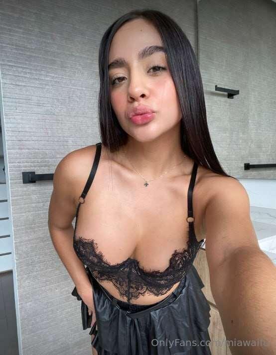 I’m a fiery Latina 🔥, curves that captivate — gorgeous breas..