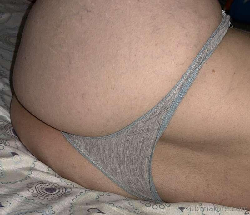 Are you coming to take off my thong? 🔥🔥