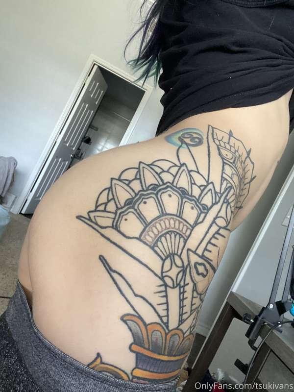 Nom nom booty ✨