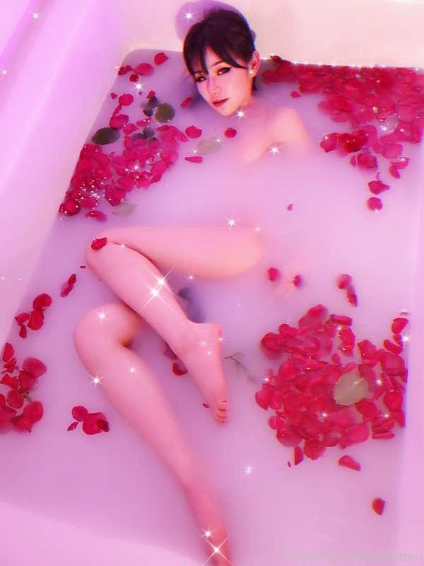 I've never done a rose milk bath before but I finally got th..