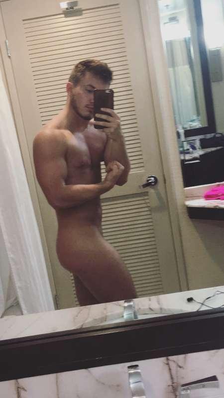 Rwarrrr naked boy 