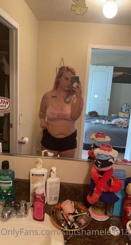 Mmm I just want two cocks in my face rn