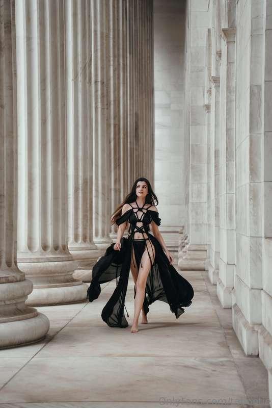 You see me walking towards you like this… what do you do nex..