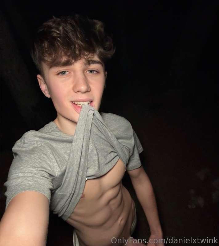 Someone sucked me off in the dark😳 Who you think it was?😮🍆