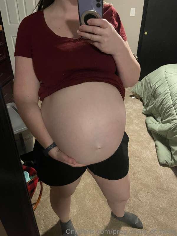 preg_mom_of_twins image #1