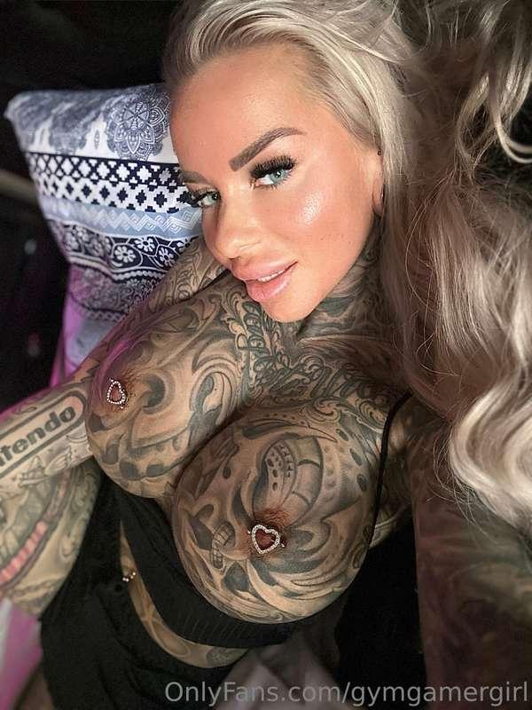 I think I just stay the whole day in bed 😜❤️‍🔥 wanna join ??..