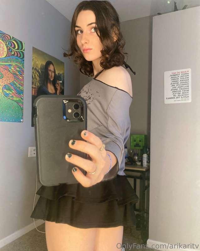 my phone looks so big in my tiny hands uwu ✨