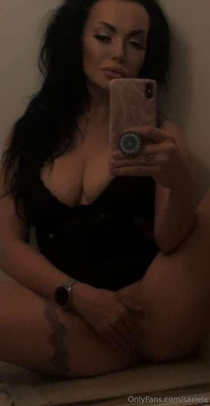 Jalat… kokonaan… auki… sulle….