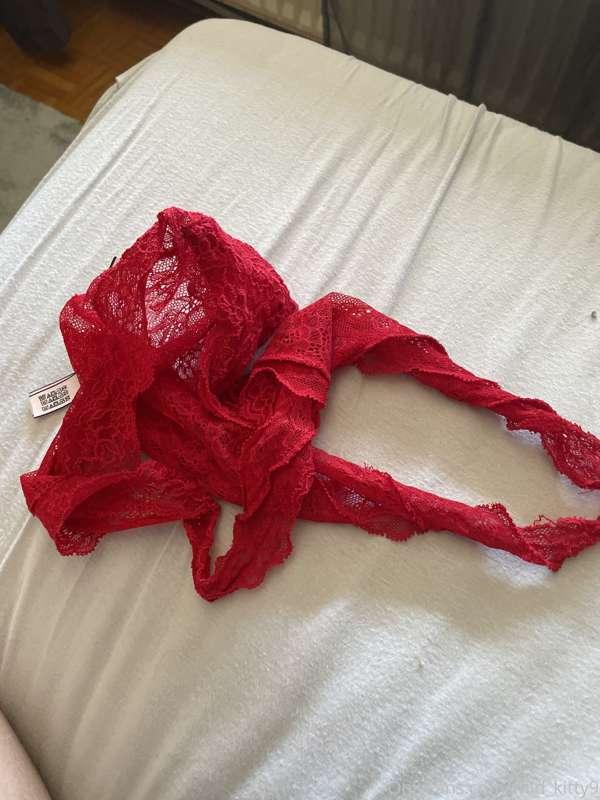 Wanna buy my panties? Dm me😜