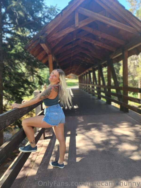 Happy hump day! 😘 we are almost to the weekend! 
You know wh..