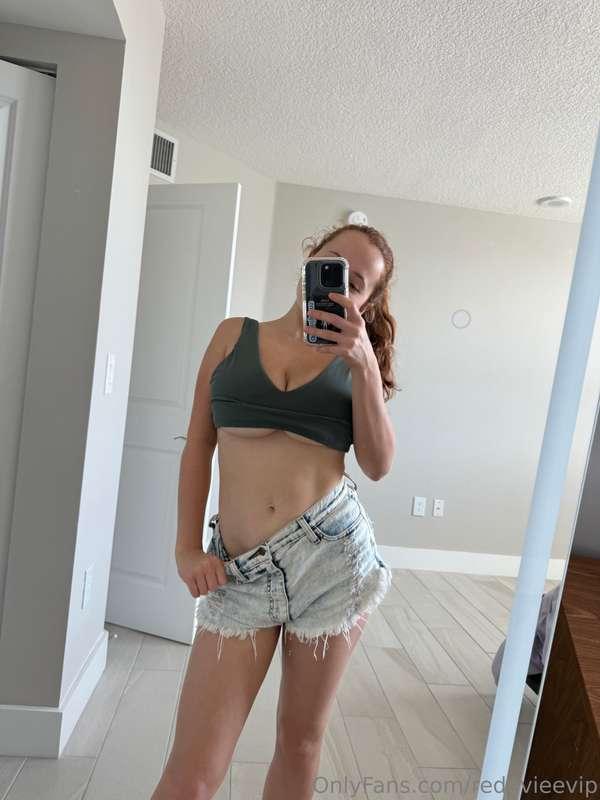 I wanna be your favorite distraction.