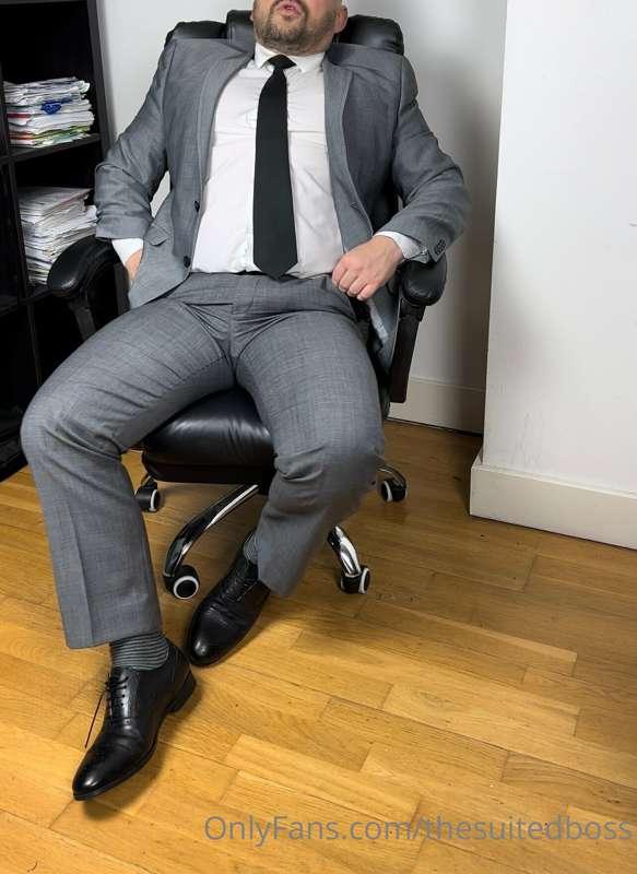 thesuitedboss image #3