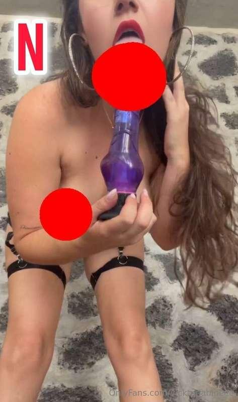 N. Solo yo, mis dedos, mi dildo y una mamada que te hará que..
