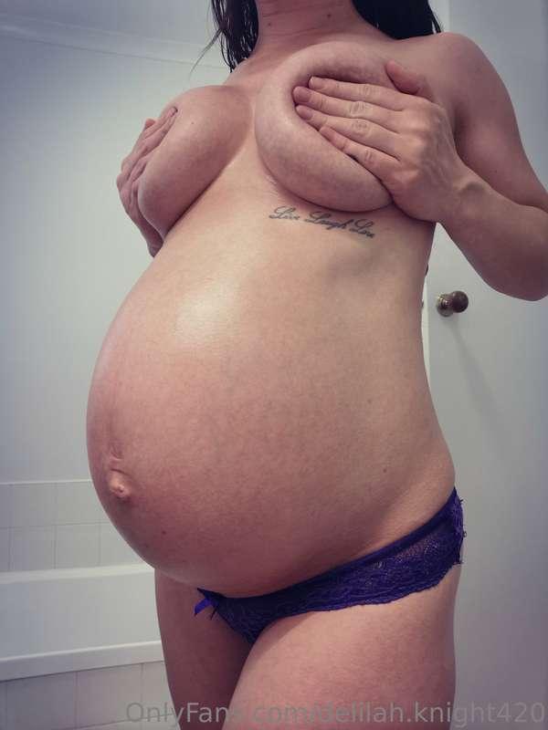 Let's take a moment of appreciation... 37 weeks and still *g..
