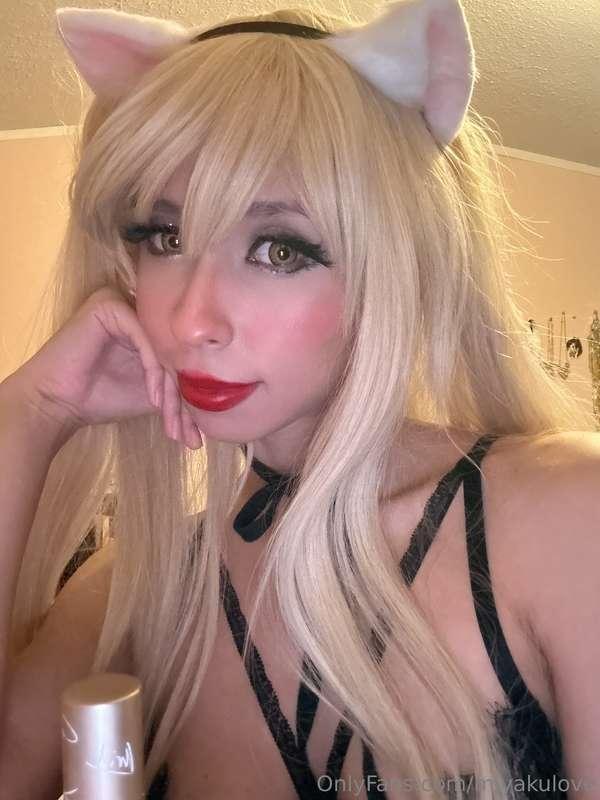 Very bad lighting in my room :/ I need better lighting asap