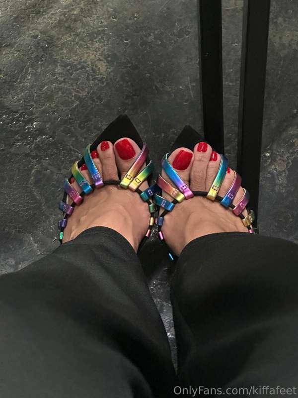 Red toes 