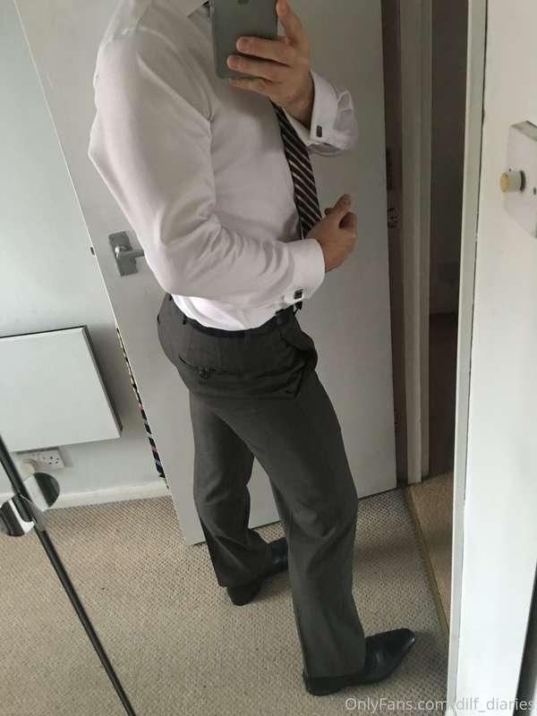 Classic seam-stretching suited wanker 👅