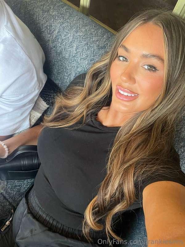 Happy Saturday babes 😘
