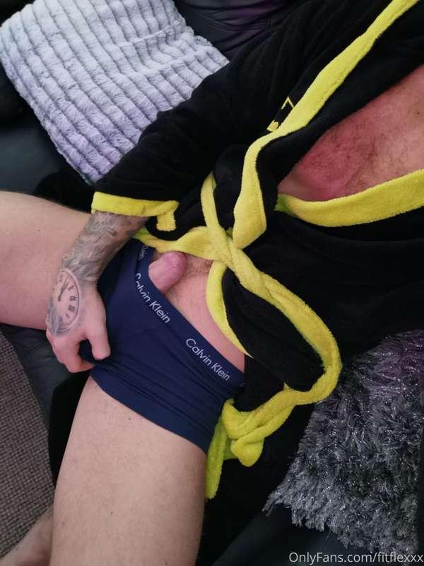 I'm horny, someone come play with me 🤷🏼‍♂️