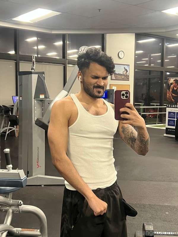 Hi :) I am entitled to sex with the bodies of hot men