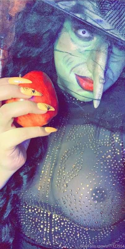 31days of Halloween 1st look Witch 🧹