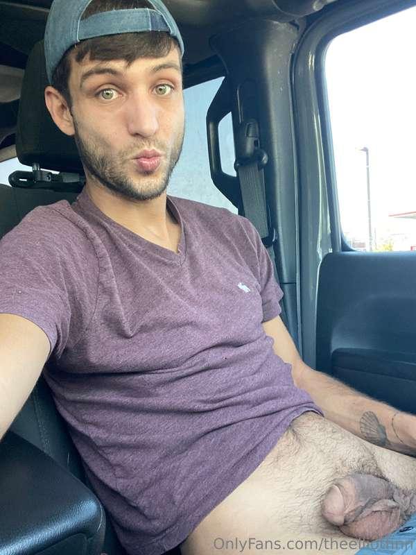 Who would suck my dick in my Jeep? 🤔 