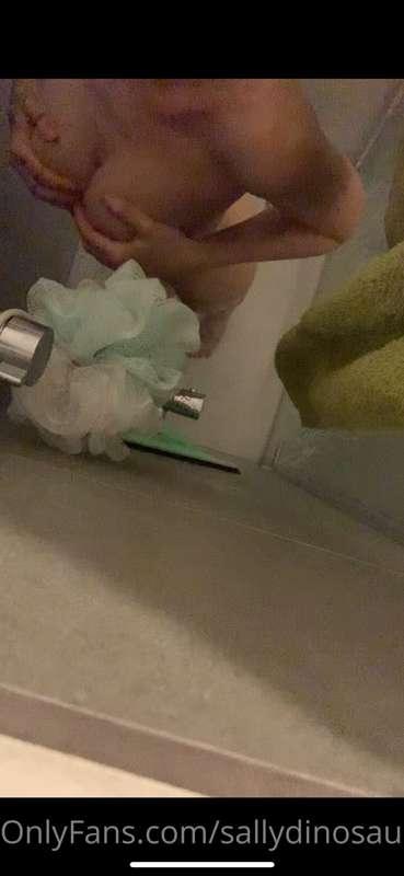 wanna watch me showering? just tip me whatever you want to g..