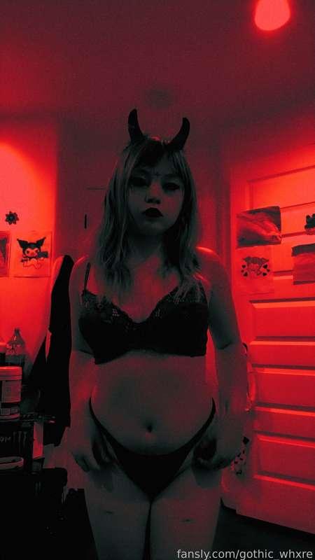gothic_whxre image #1