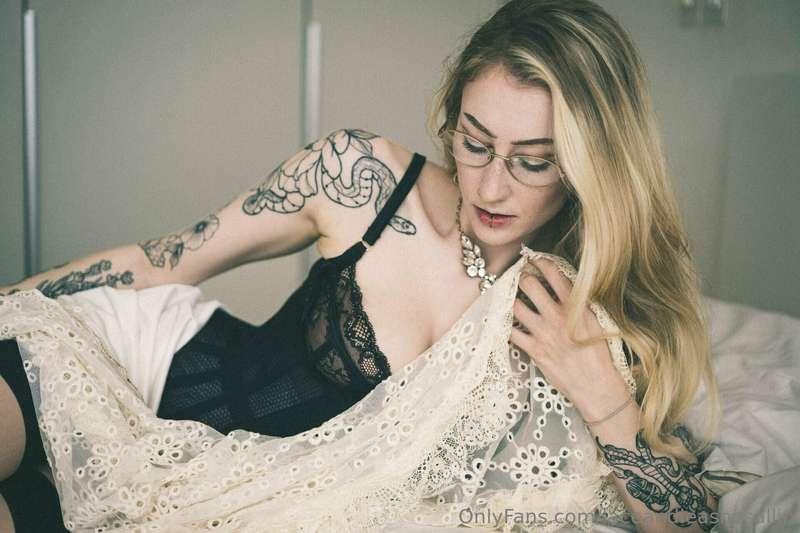 laceandleashesallin image #5