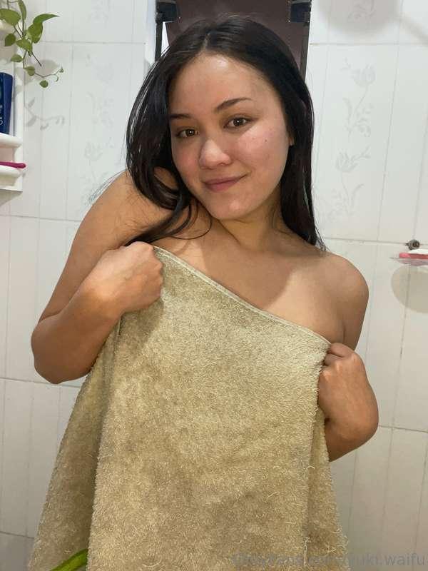 Have you seen my nude ***SOAPY SHOWER SET?!*** dm me if you ..