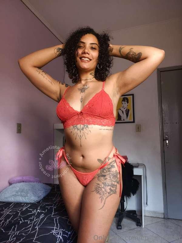 Do I look good in red? 🍒