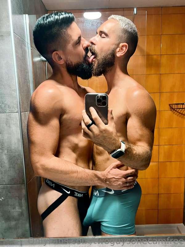 Would you like to get in the middle of this kiss? 😉 Subscrib..