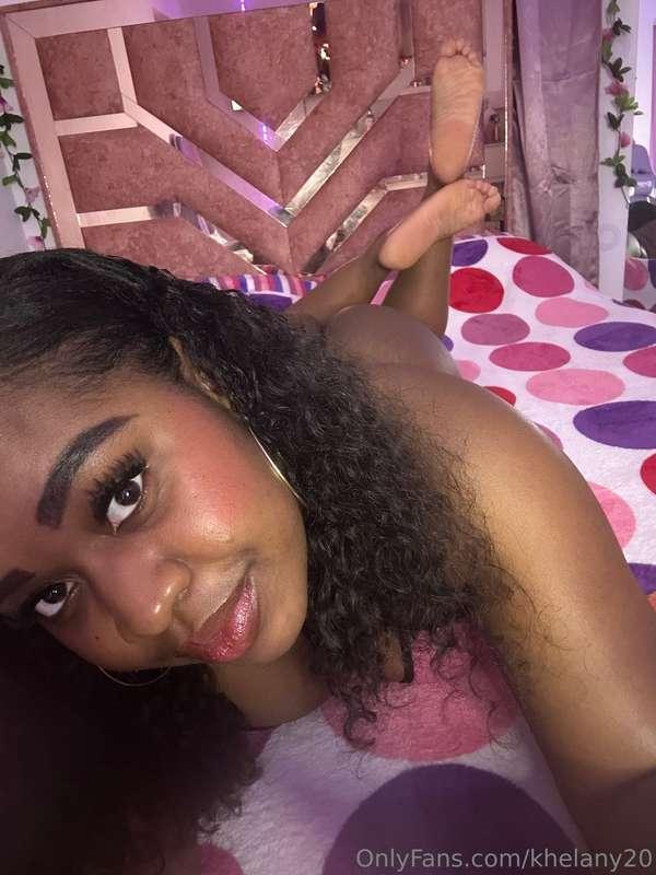 My chocolate feet are perfect 😍🦶🍫