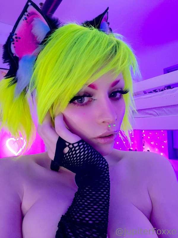 can i see ur cock? 😋  send me a pic on my dms