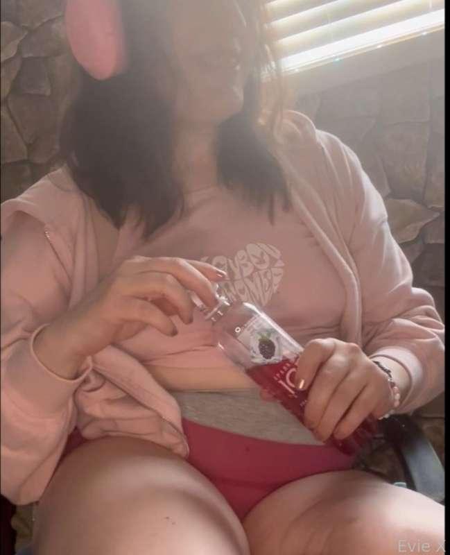 evie_x image #1