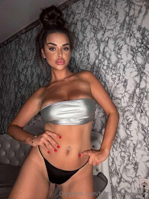 Would you like to take off this top? it's too tight for me....