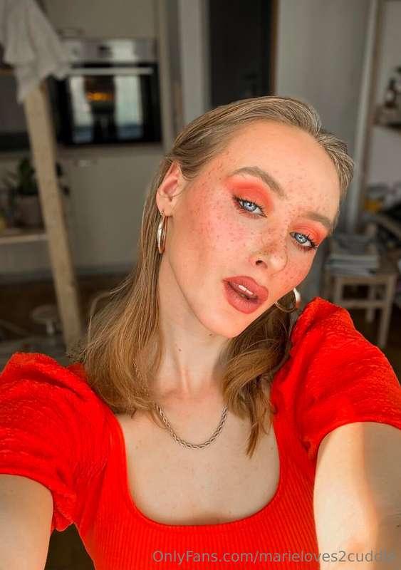 marieloves2cuddle image #0